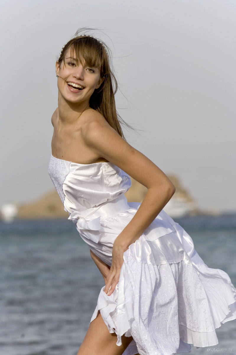 White Dress / Erotic Beauty Free Mobile Bravo Erotica