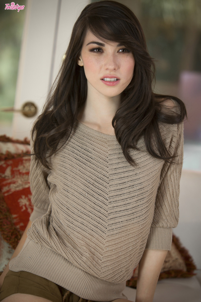Keep Them On / Twistys Free Mobile Bravo Erotica